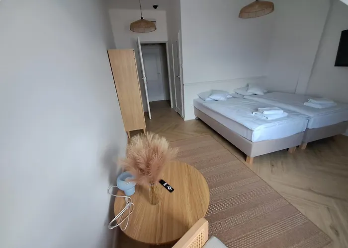 Bed & Breakfast Enklawa - Floryn 3*